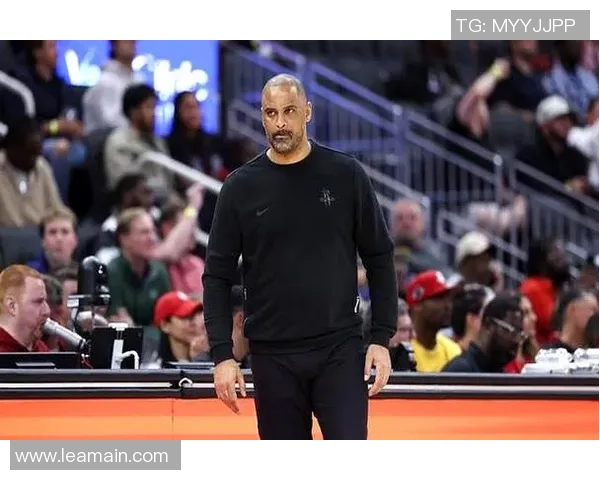 前NBA球员力挺乌度卡认为火箭缺少范弗里特和亚当斯不应轻言下课